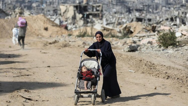 Padre Romanelli: a vida volta lentamente a Gaza, o Papa sempre ao nosso lado