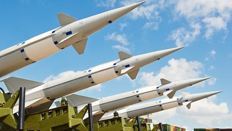 Papa: oremos pela conversão dos fabricantes de armas, seus produtos ajudam a matar