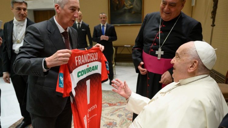 Papa incentiva Coviran a continuar atendendo às necessidades das pessoas