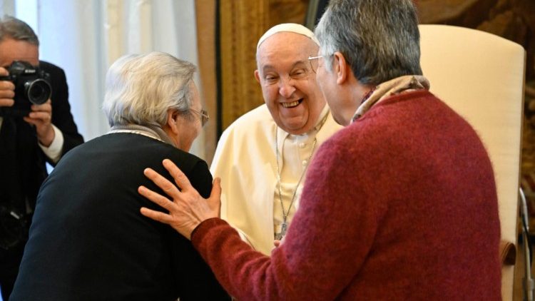 Papa a religiosas: o “azedume” não atrai. Jamais dialogar com o diabo