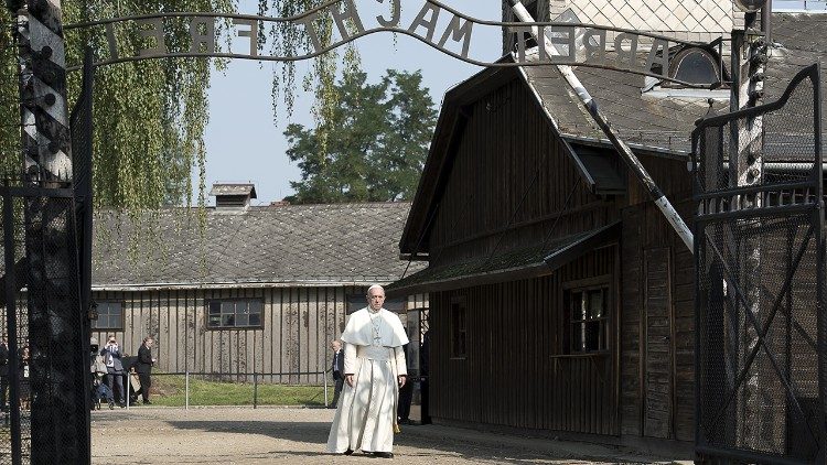Papa recorda o Holocausto: erradicar a chaga do antissemitismo