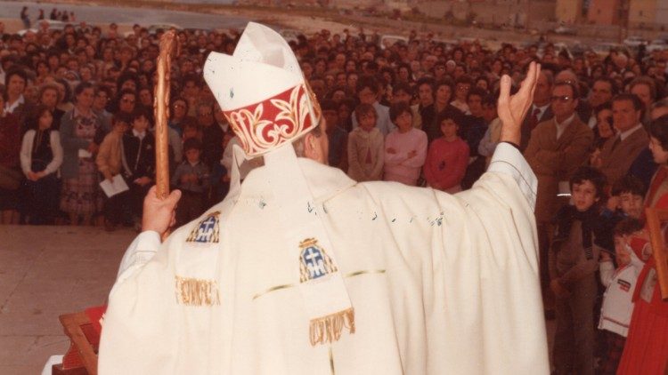 Tonino Bello, o homem e o bispo em um documentário de sua terra