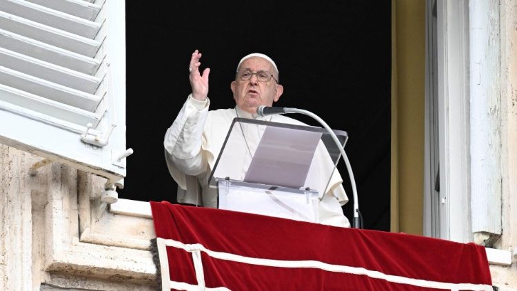 O Papa na Epifania: saibamos reconhecer Jesus próximo no pobre, no abandonado