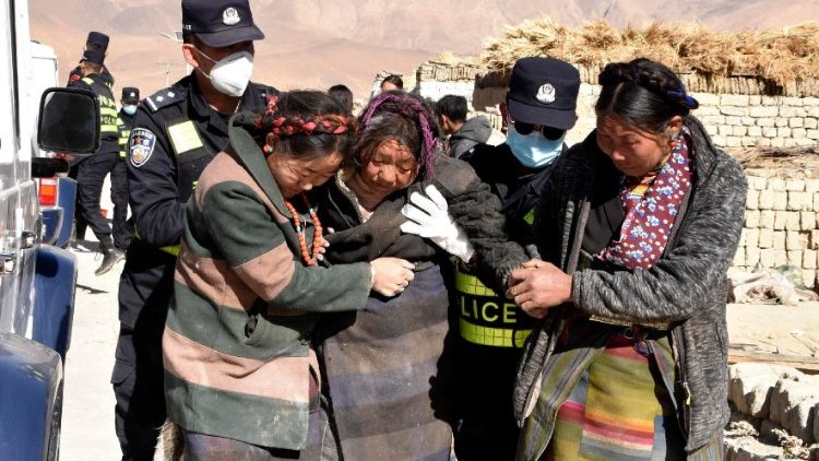 Terremoto causa mortes e destruição no Tibet