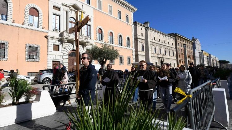 Jubileu, meio milhão de peregrinos já passaram pela Porta Santa da Basílica de São Pedro