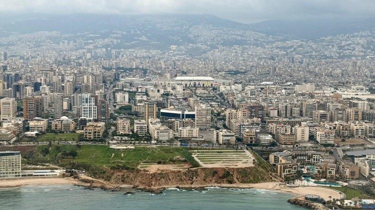 Em Beirute, a mudança a partir dos jovens cristãos. Czerny: sejam luz na escuridão