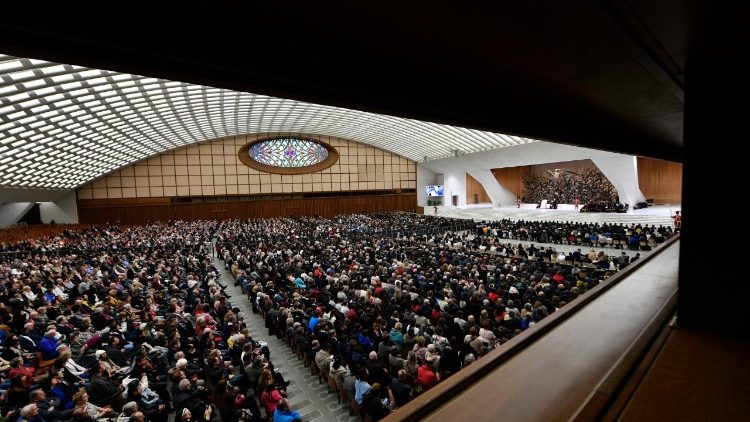Catequese Papa: “farejar” a presença de Deus na pequenez
