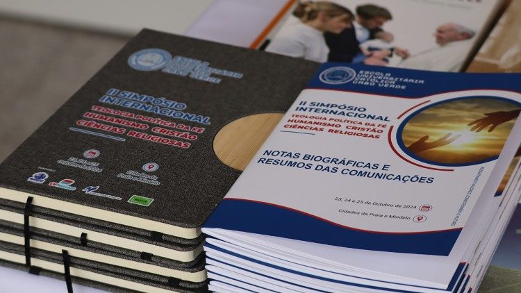 PUC-SP oferece curso on-line de Especialização em Teologia e Ensino Religioso