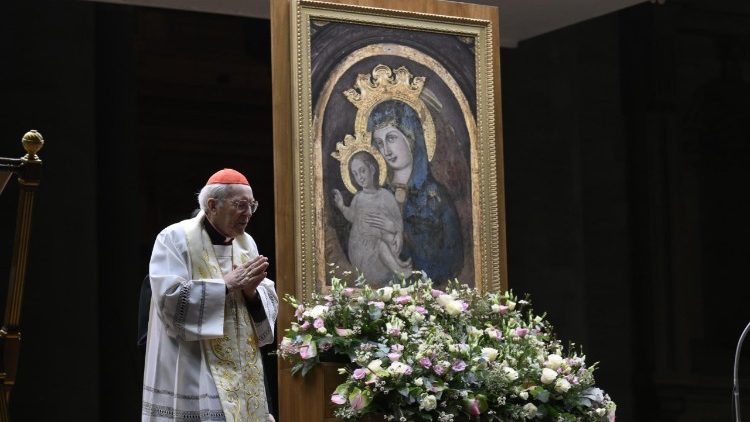 Cardeal Re: Deus permita ao Papa retomar em breve seu serviço apostólico