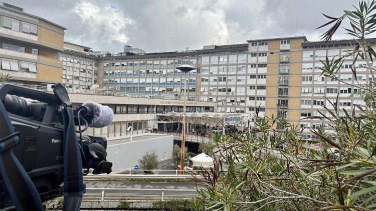 Primeira-ministra italiana, Meloni, faz visita ao Papa Francisco