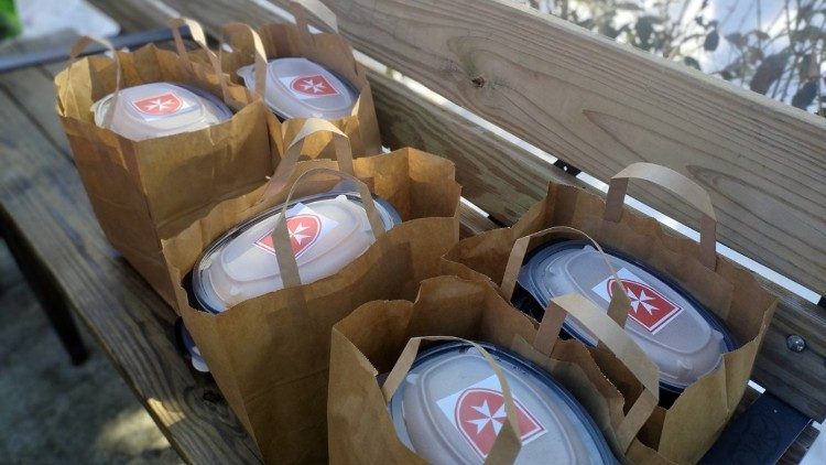 Bulgária: voluntários levam comida e esperança aos pobres de Sófia