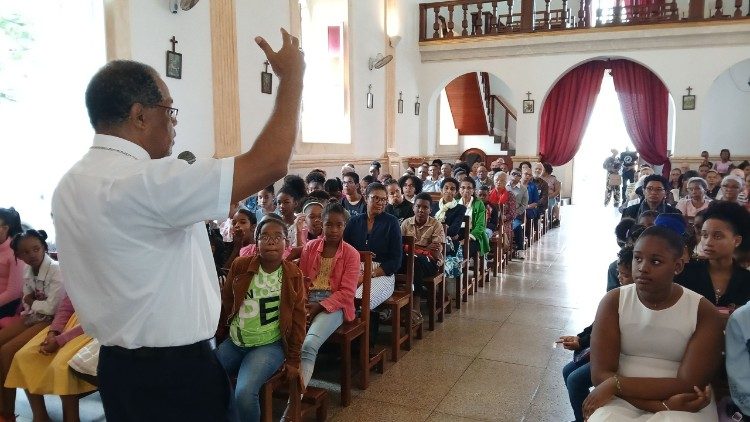 Bispo de Mindelo: “Cabo Verde precisa redefinir prioridades”.