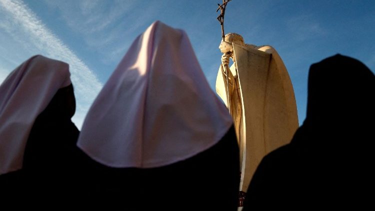 A Igreja Italiana unida em oração ao Santo Padre