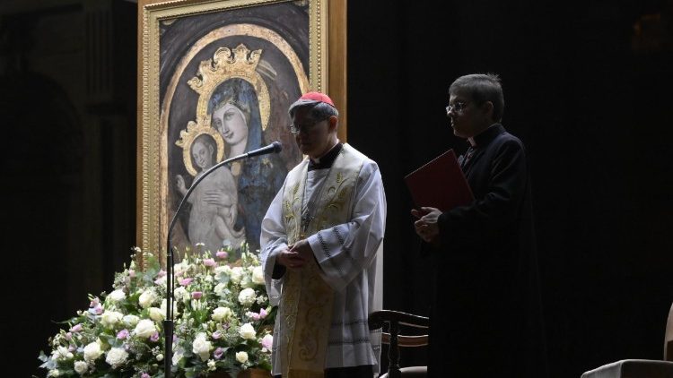 Cardeal Tagle: rezemos para que o Papa experimente a proximidade da comunidade cristã