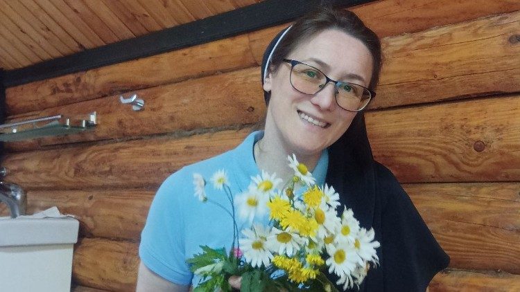 Na Ucrânia, religiosa trata feridas físicas e espirituais dos sobreviventes da guerra