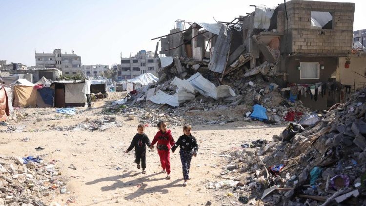 Mesmo hospitalizado, Papa não deixa de telefonar para Paróquia em Gaza