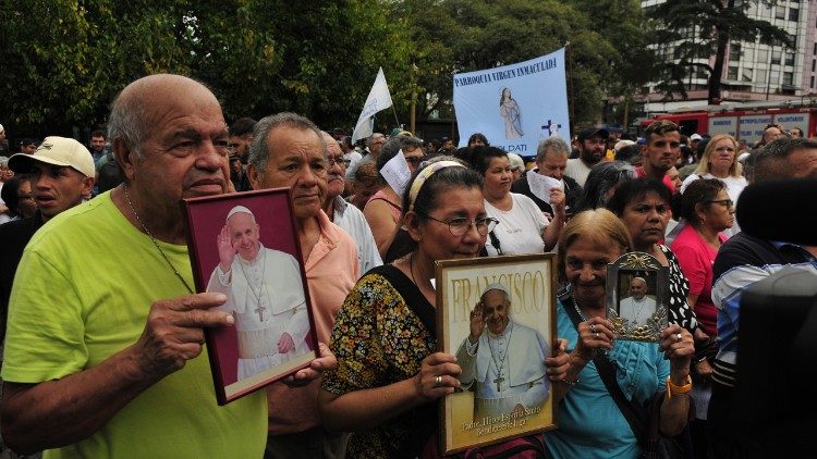 Buenos Aires reza pelo Papa: “Que a oração seja uma lufada de ar para seus pulmões”