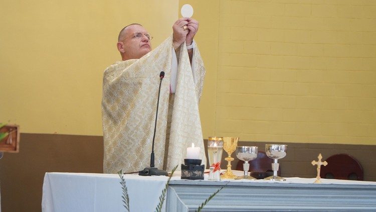 Camboja. Unidos em oração e esperança: encontro no estilo Taizé e oração pelo Papa
