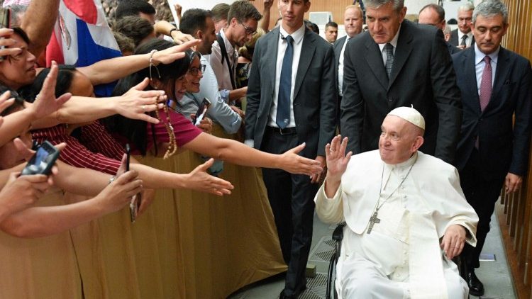 Pizzaballa: uma grande família espiritual reza pela saúde de Francisco
