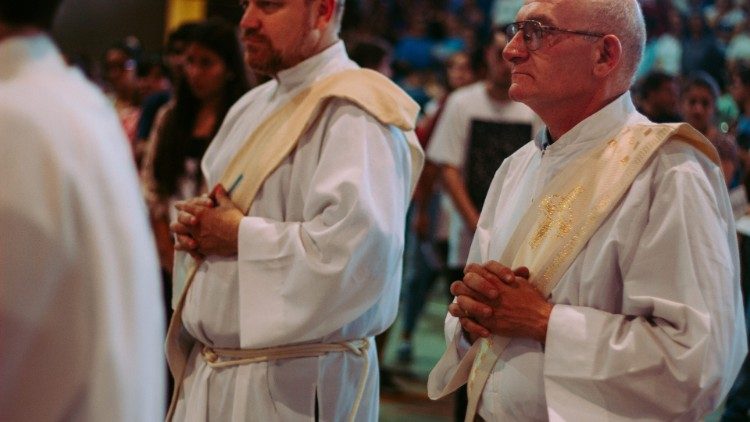 Diáconos, guardiões do serviço à Palavra, aos pobres e ao altar