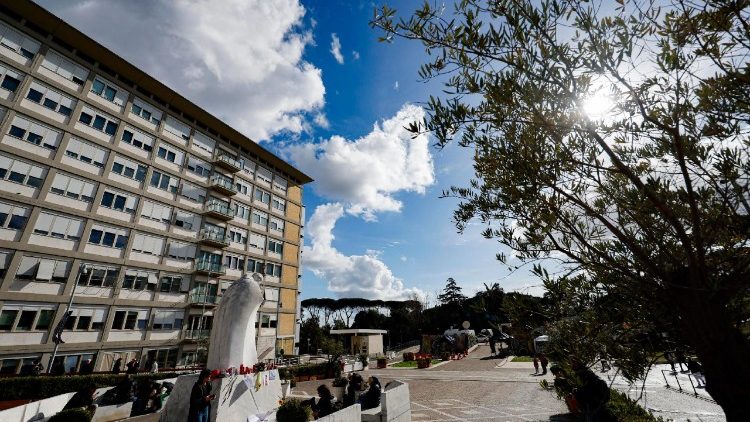 Mais uma noite tranquila para o Papa no Hospital Gemelli de Roma