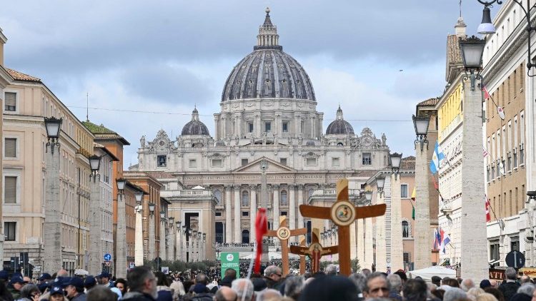 O Papa: sejamos testemunhas com fidelidade e compromisso na fé
