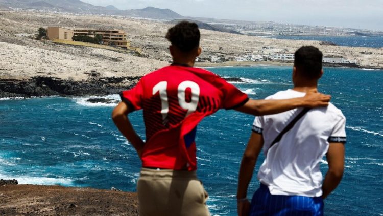 Ilhas Canárias: acolher o migrante “com nome próprio”, afirma bispo Pérez