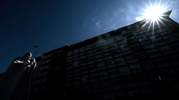 Papa no Gemelli: situação estável. Recebeu as Cinzas e ligou para Gaza