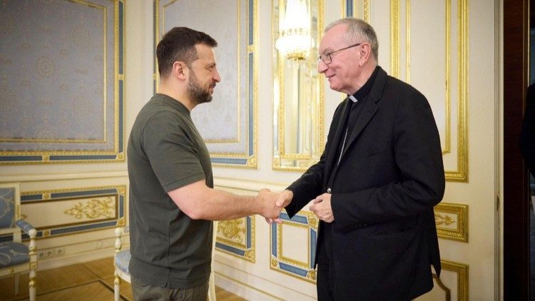 Telefonema entre Zelensky e Parolin: votos de recuperação ao Papa e pedido de ajuda pela paz