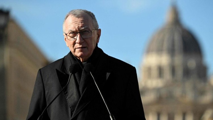 Parolin: não há respeito pelo direito humanitário, encontrar caminhos de diálogo e paz
