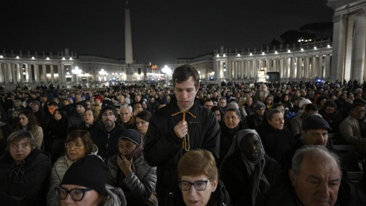 “Oremus pro Pontifice”: o canto que é uma oração e ressoa toda noite na Praça São Pedro