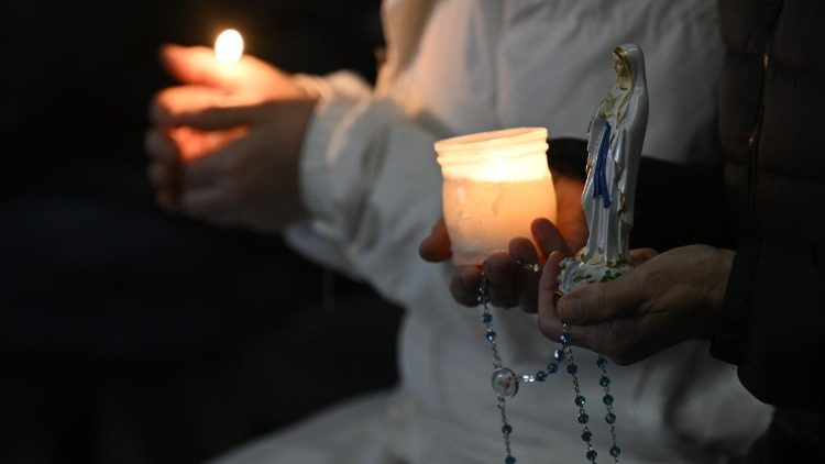 Dom Pennacchio: nesta praça, “voz do mundo”, unidos para rezar por Francisco