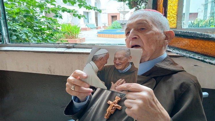 Cardeal Dri fala da amizade com o Papa e exorta: não deixemos de rezar por ele