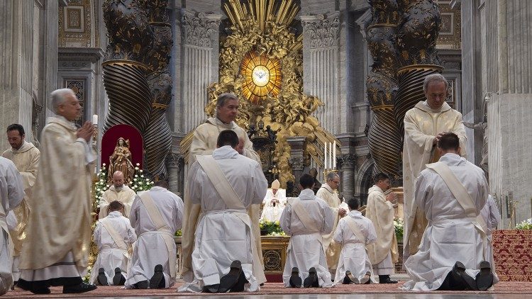 O Papa: cada vocação na Igreja é sinal da esperança que Deus nutre pelo mundo