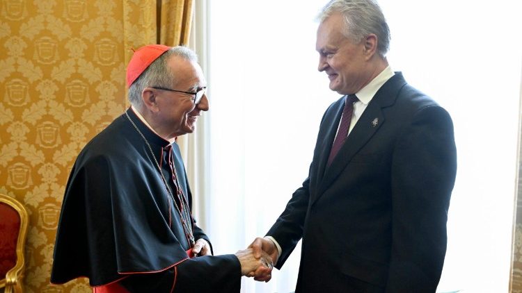 Vaticano: cardeal Parolin recebe em audiência o presidente da Lituânia