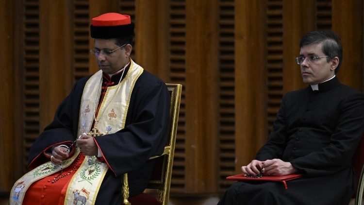 Cardeal Koovakad: o mundo reza pelo Papa, inclusive fiéis de outras religiões