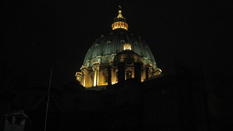 Cúpula da Basílica de São Pedro ganha nova iluminação
