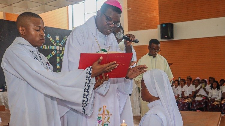 Moçambique. Macuti acolhe Profissão perpétua da Ir. Dorcas, religiosa Vitoriana