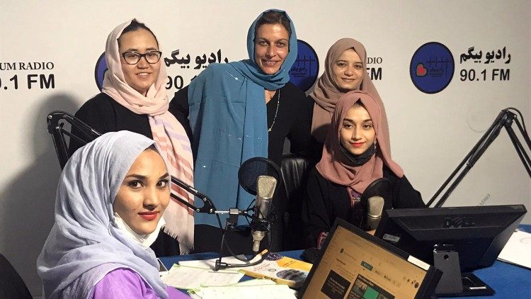 Afeganistão, a rádio das mulheres continua sem voz