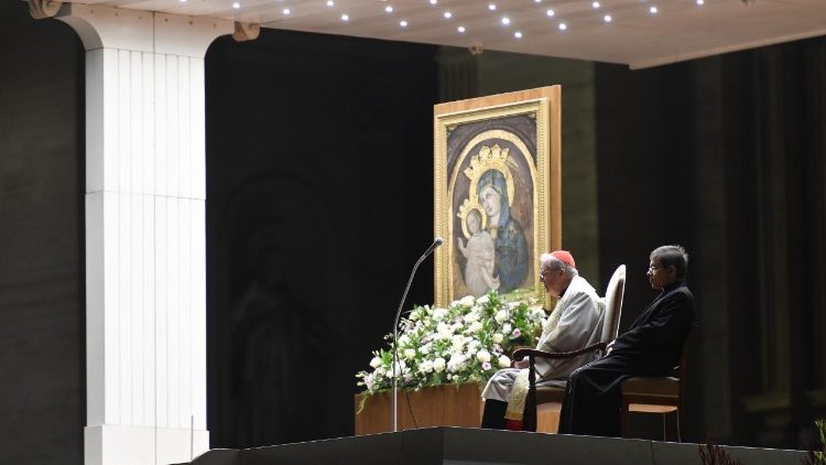Cardeal Roche: invoquemos Maria pela saúde do Papa Francisco