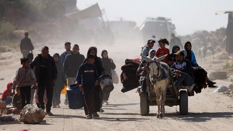 Gaza, padre Romanelli: bombas perto da paróquia, pedimos paz