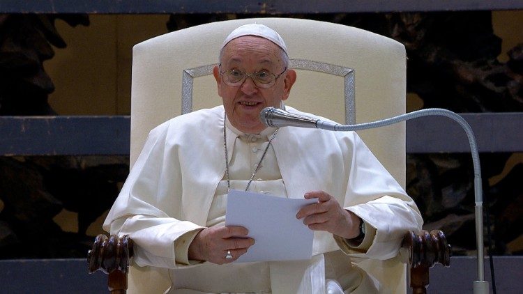 O Papa: em Jesus encontramos a esperança para mudar nossas vidas