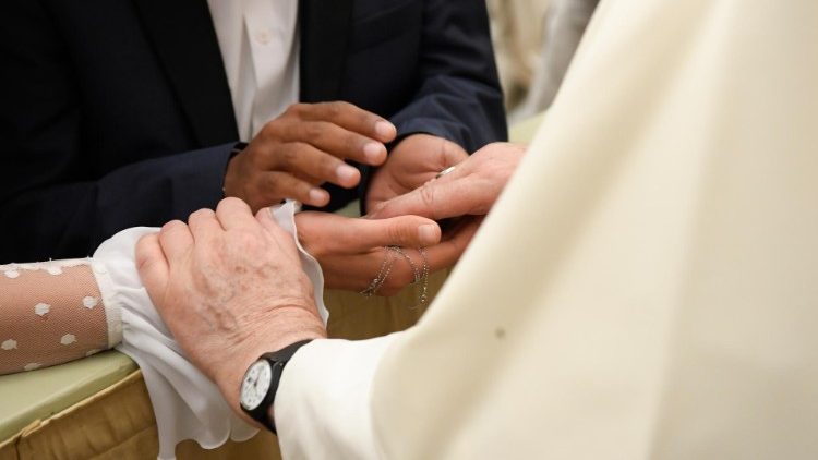 Papa responde a uma esposa traída: “o perdão encontra força na graça de Deus”