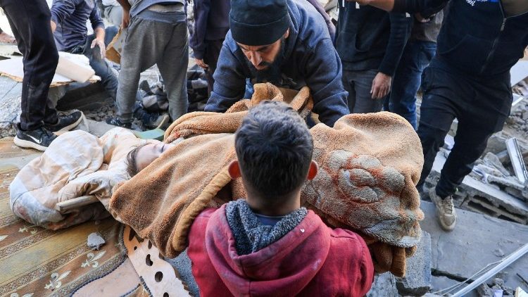 Bombardeios em Gaza, Hamas denuncia: 970 mortos