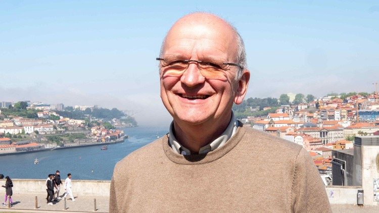 Francisco deixa-nos “um exercício muito ativo de sinodalidade e de escuta”