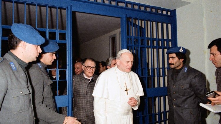 João Paulo II e os presos: “tenho a audácia de lhes dizer que podem ter esperança”
