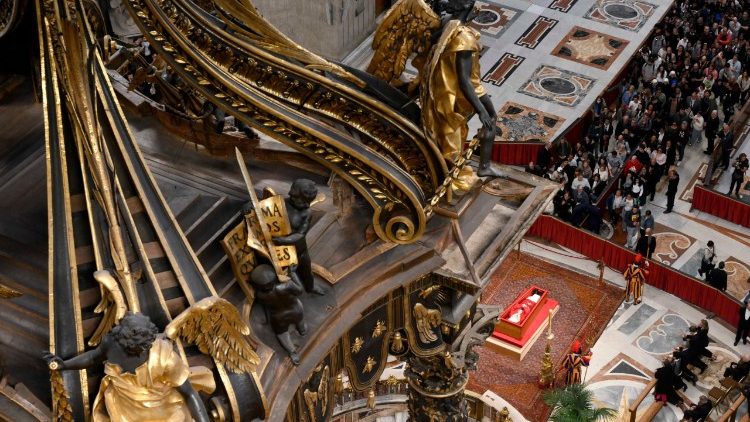 Rogito do Papa Francisco: “Peregrino da esperança, guia e companheiro de caminho”