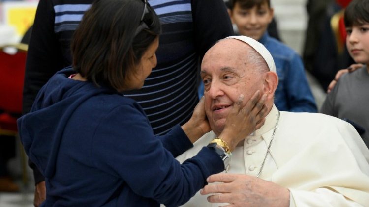 Migrantes, transgêneros, pobres e detentos para o último adeus ao Papa na Santa Maria Maior