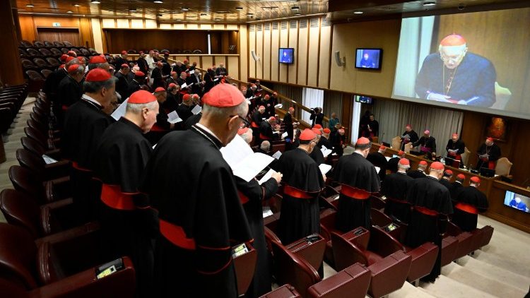 Terceira Congregação dos Cardeais, conversa sobre a Igreja e o mundo