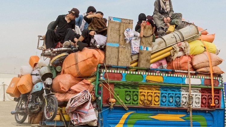 Afeganistão, acordo assinado para novas chegadas à Itália com corredores humanitários